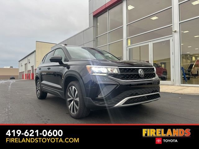 Used 2024 Volkswagen Taos SE image 1