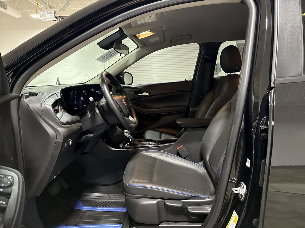 Used 2025 Buick Encore GX Sport Touring FWD image 19