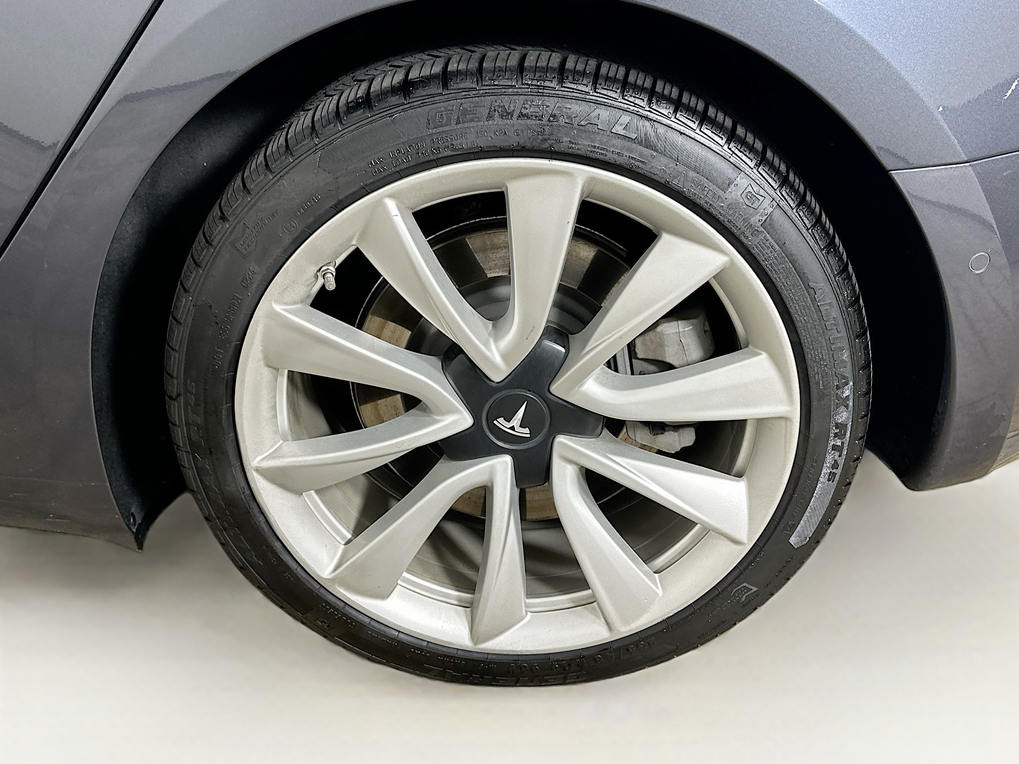 Used 2018 Tesla Model 3 Long Range AWD/4WD image 11