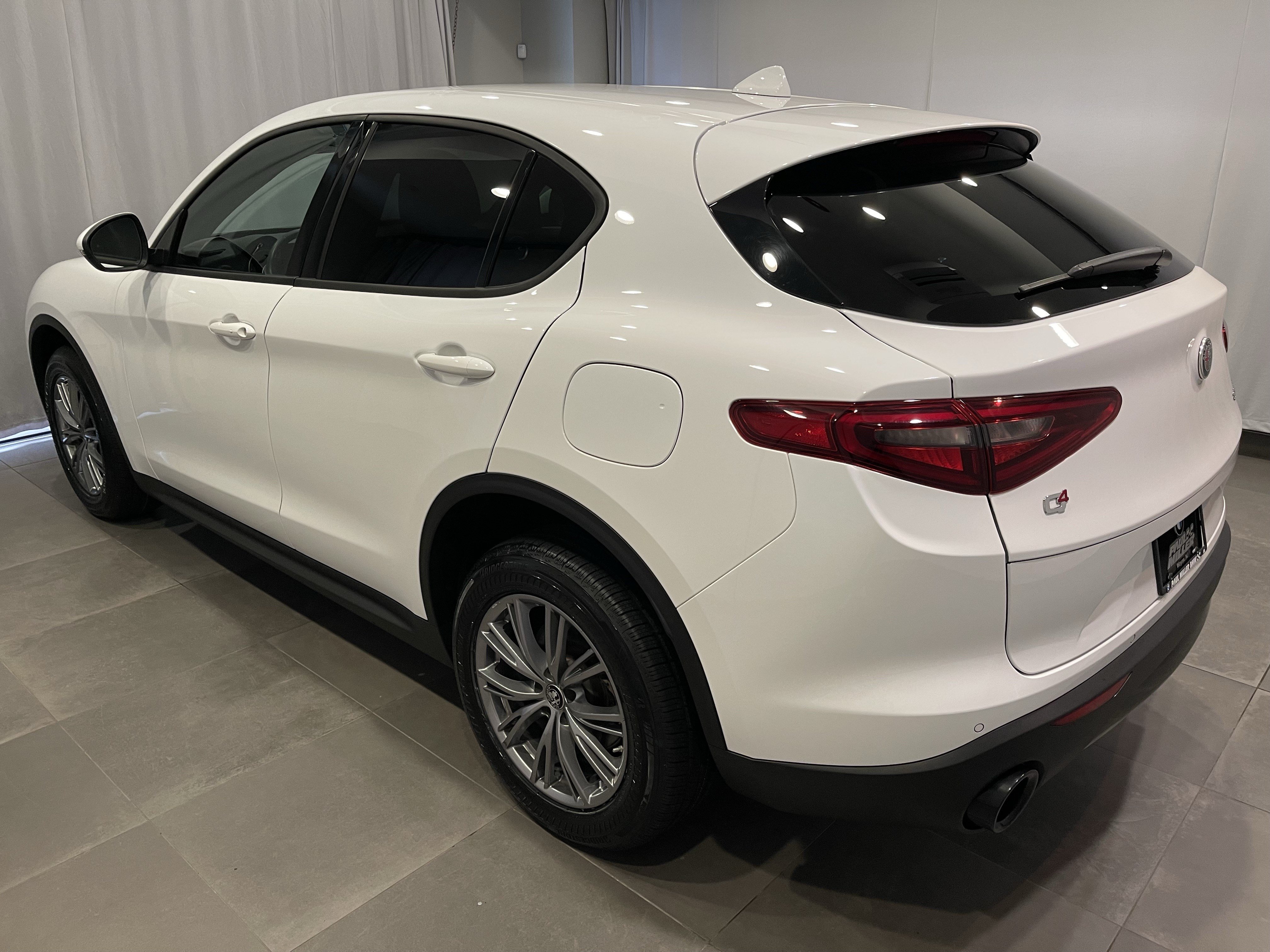 Used 2023 Alfa Romeo Stelvio Sprint AWD/4WD image 4