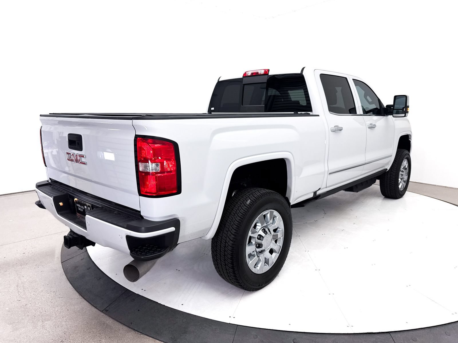 Used 2019 GMC Sierra 2500 Denali w/ Duramax Plus Package AWD/4WD image 14