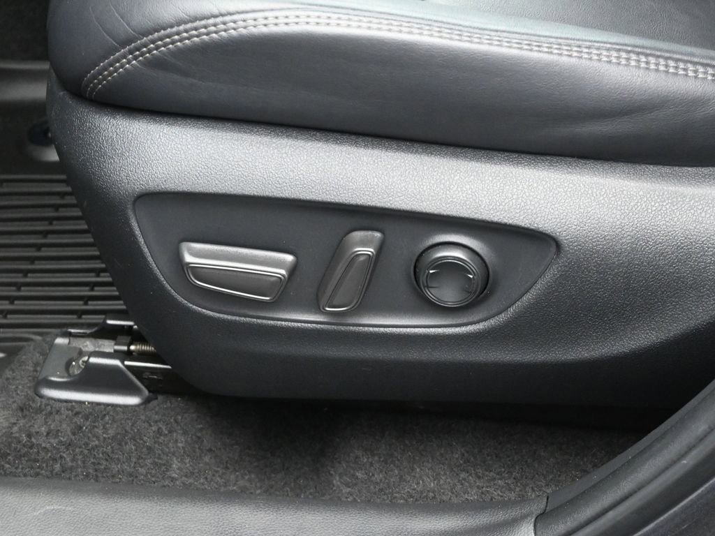 Used 2022 Toyota RAV4 XLE Premium AWD/4WD image 10