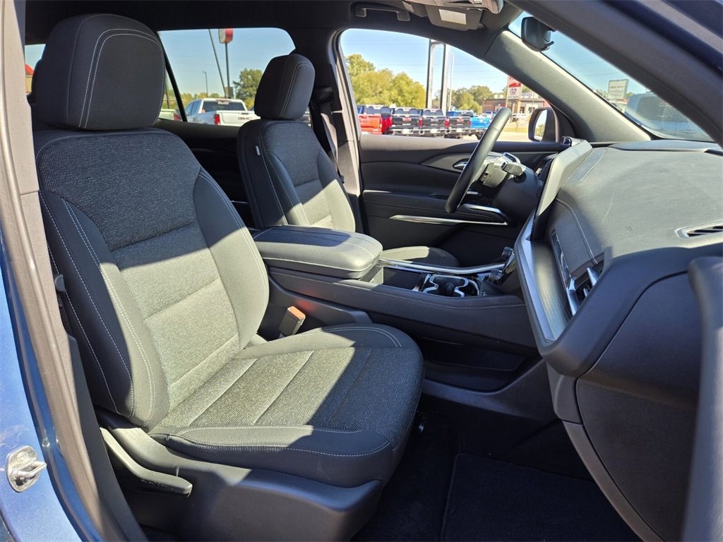 Used 2025 Chevrolet Traverse LT image 20