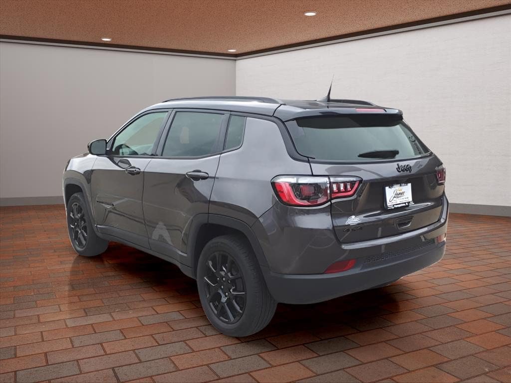 New 2023 Jeep Compass Latitude w/ Sun and Sound Group AWD/4WD image 4