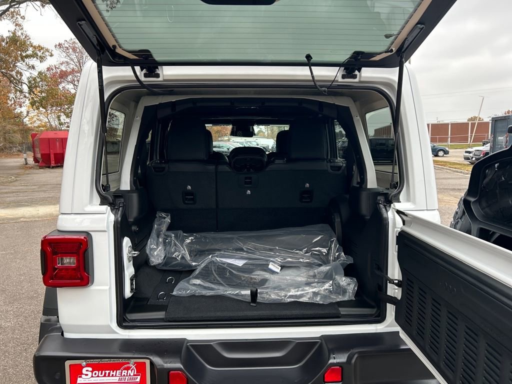 New 2026 Jeep Wrangler Unlimited Rubicon w/ Safety Group image 29