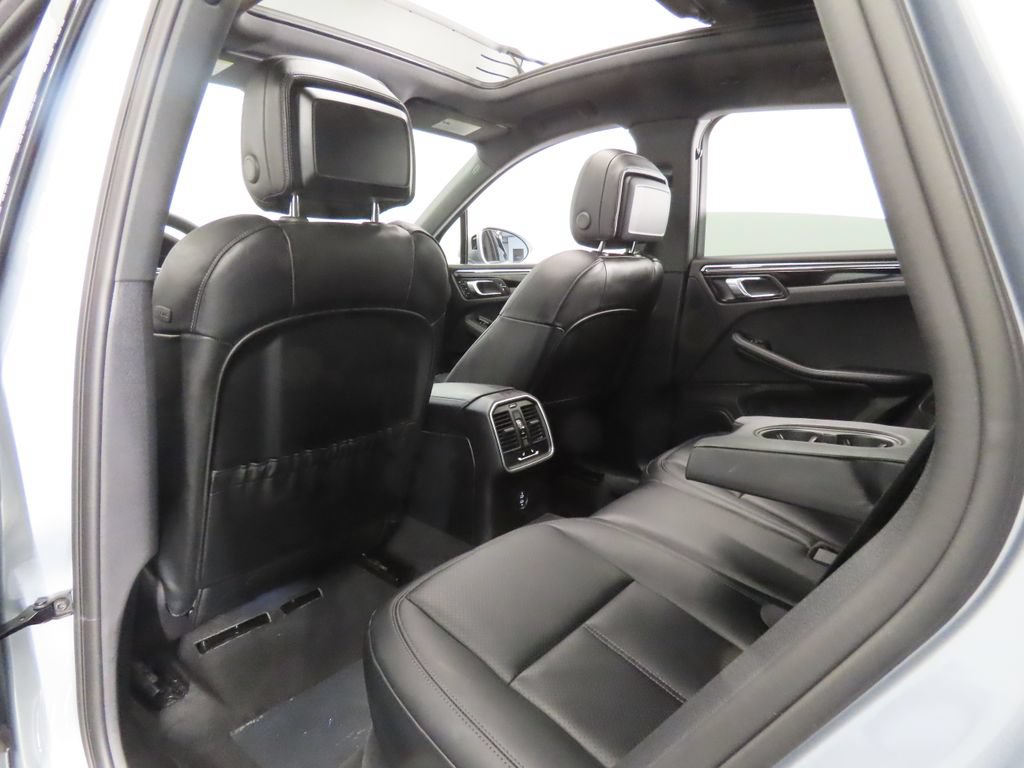 Certified 2026 Porsche Macan AWD/4WD image 45