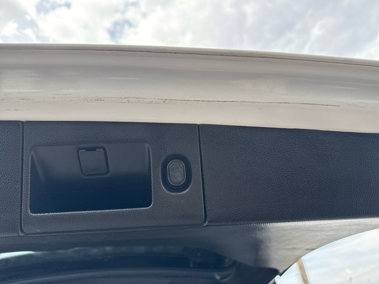 Used 2017 GMC Yukon XL SLT image 10