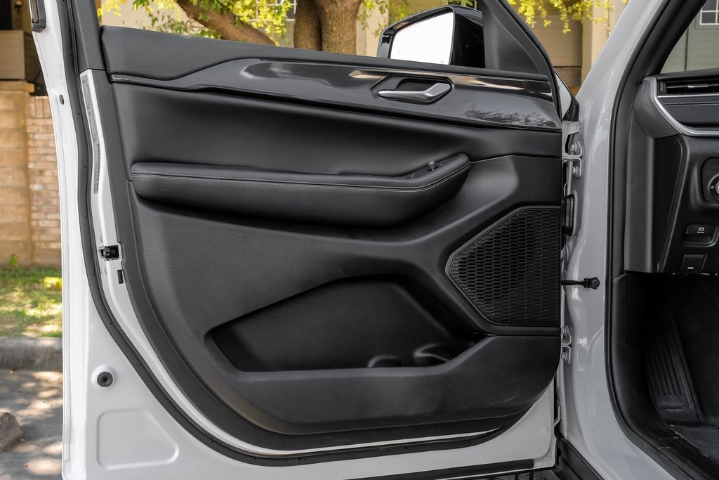 Used 2023 Jeep Grand Cherokee L Laredo image 51