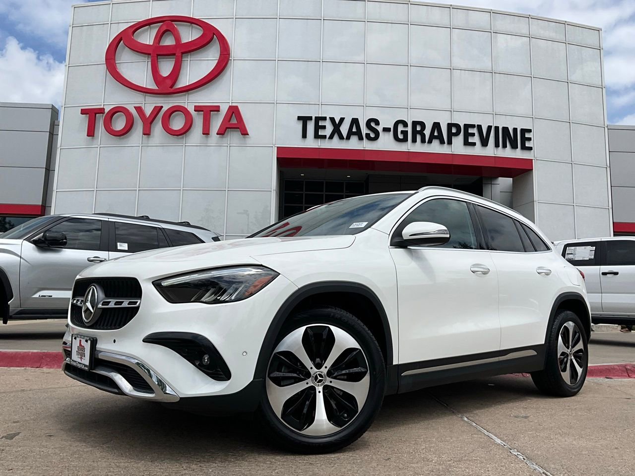 Used 2025 Mercedes-Benz GLA 250 image 2