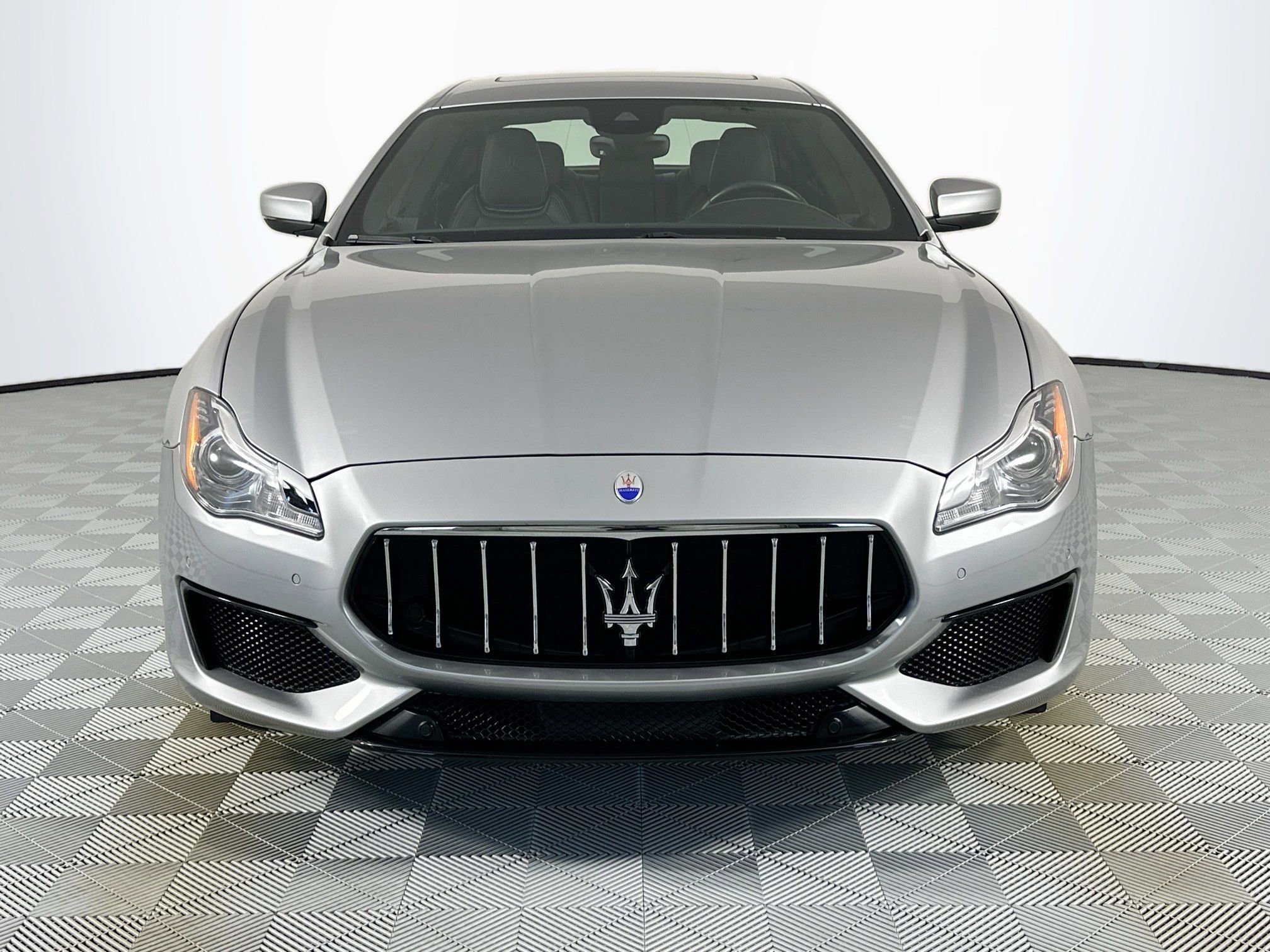 Used 2017 Maserati Quattroporte GTS GranSport image 2