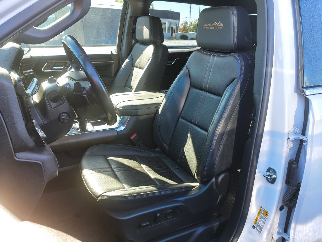 Used 2025 Chevrolet Silverado 1500 High Country AWD/4WD image 34