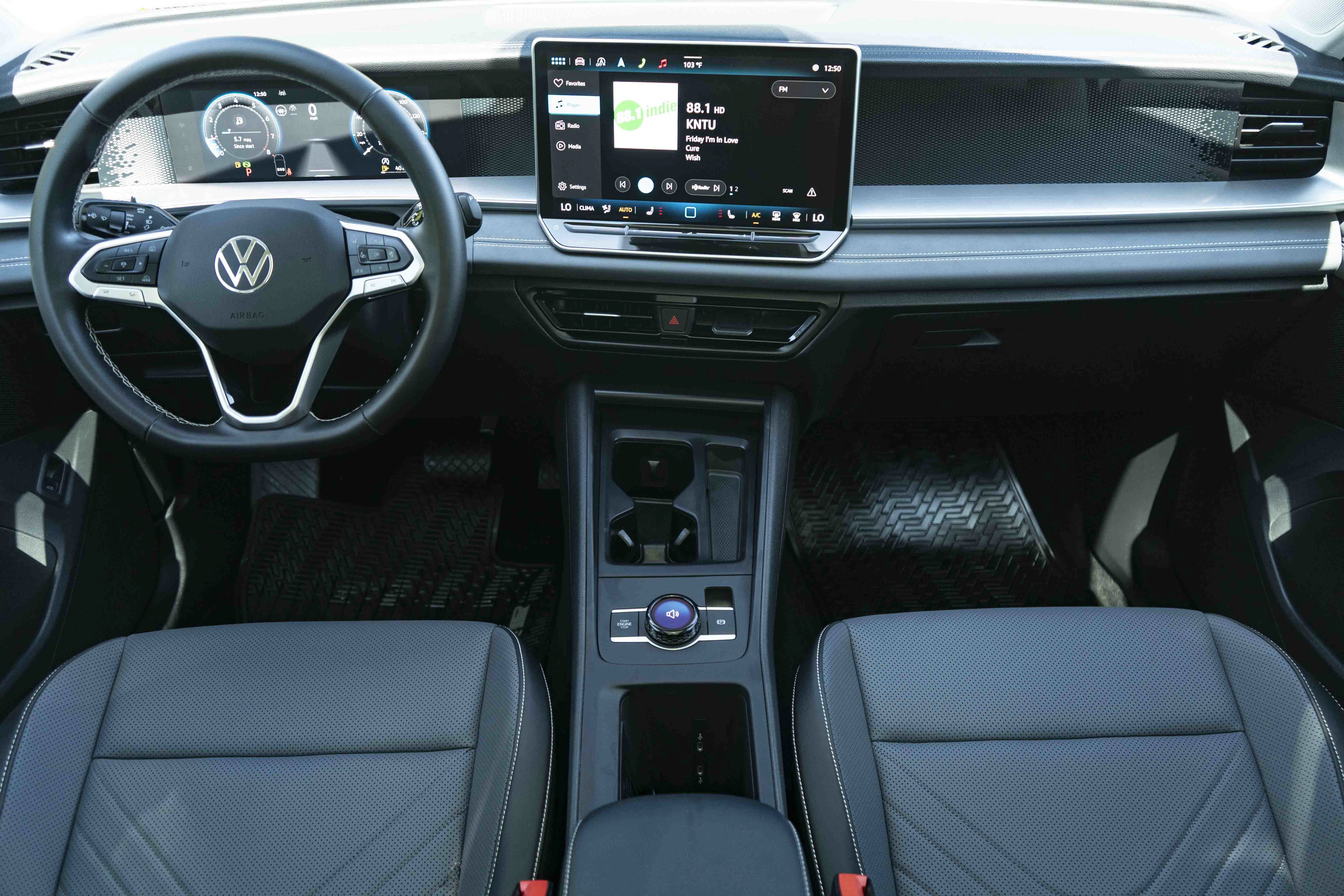 Certified 2025 Volkswagen Tiguan SE w/ Panoramic Sunroof Package AWD/4WD image 25