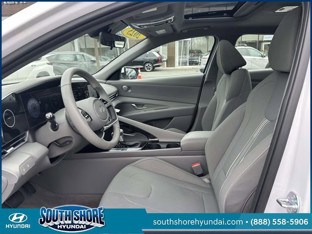 Used 2025 Hyundai Elantra SEL FWD image 17