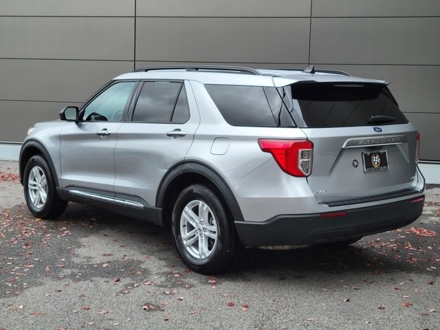 Used 2023 Ford Explorer XLT image 3
