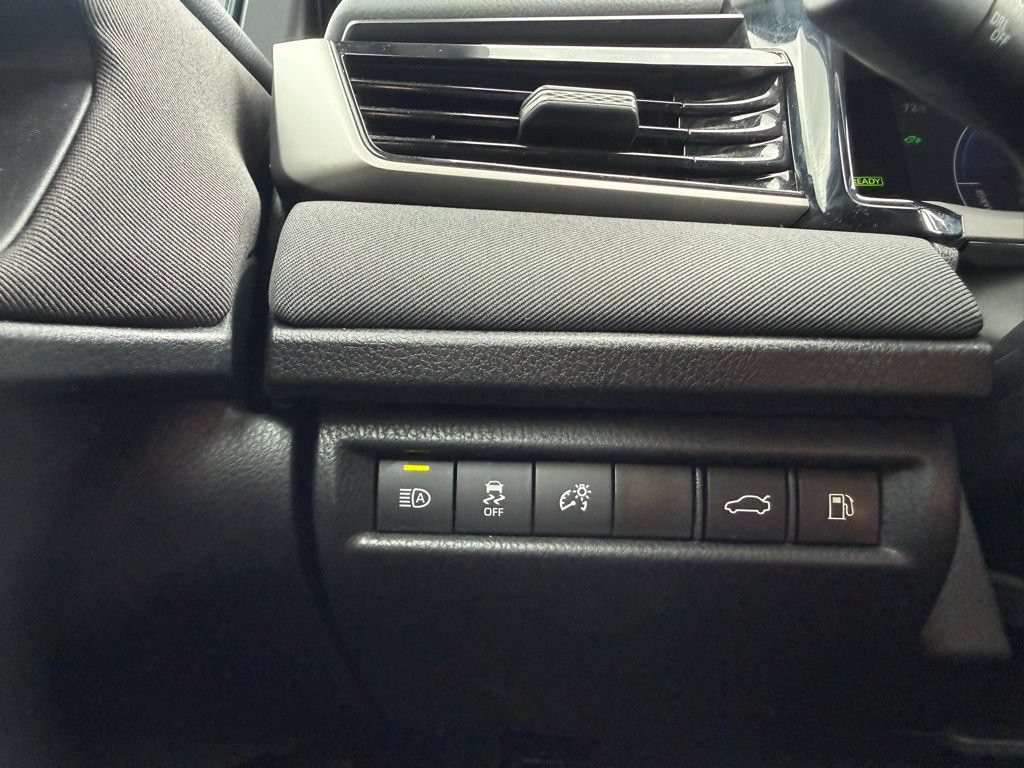Used 2025 Toyota Camry LE FWD image 12