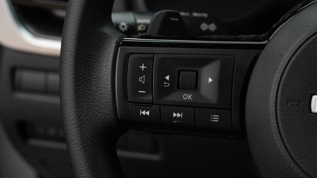 Used 2022 Nissan Rogue SV image 30