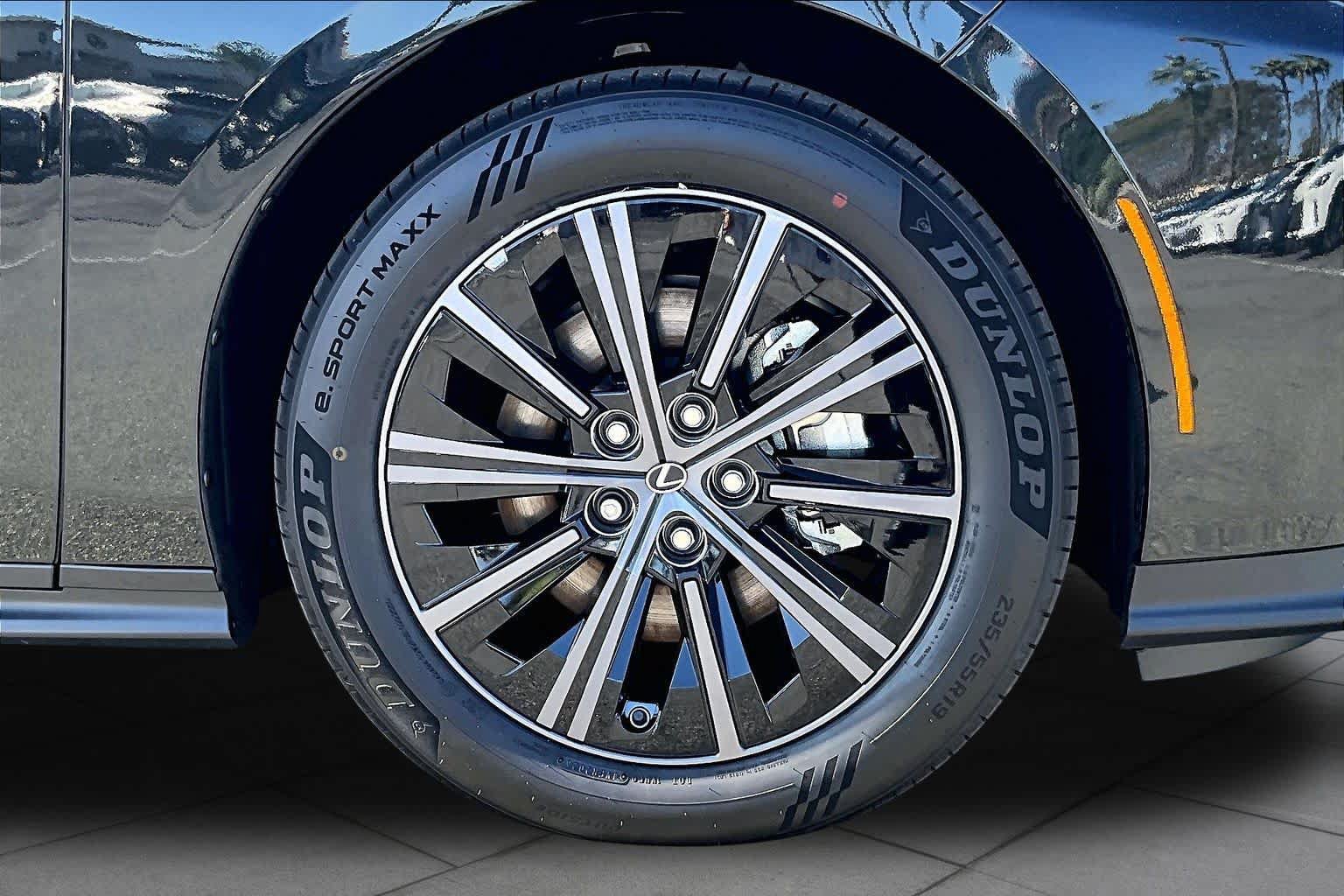 New 2026 Lexus ES 350e FWD image 9