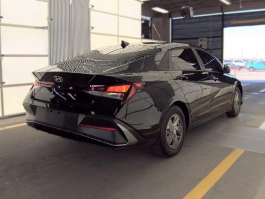 Used 2026 Hyundai Elantra SE FWD image 5