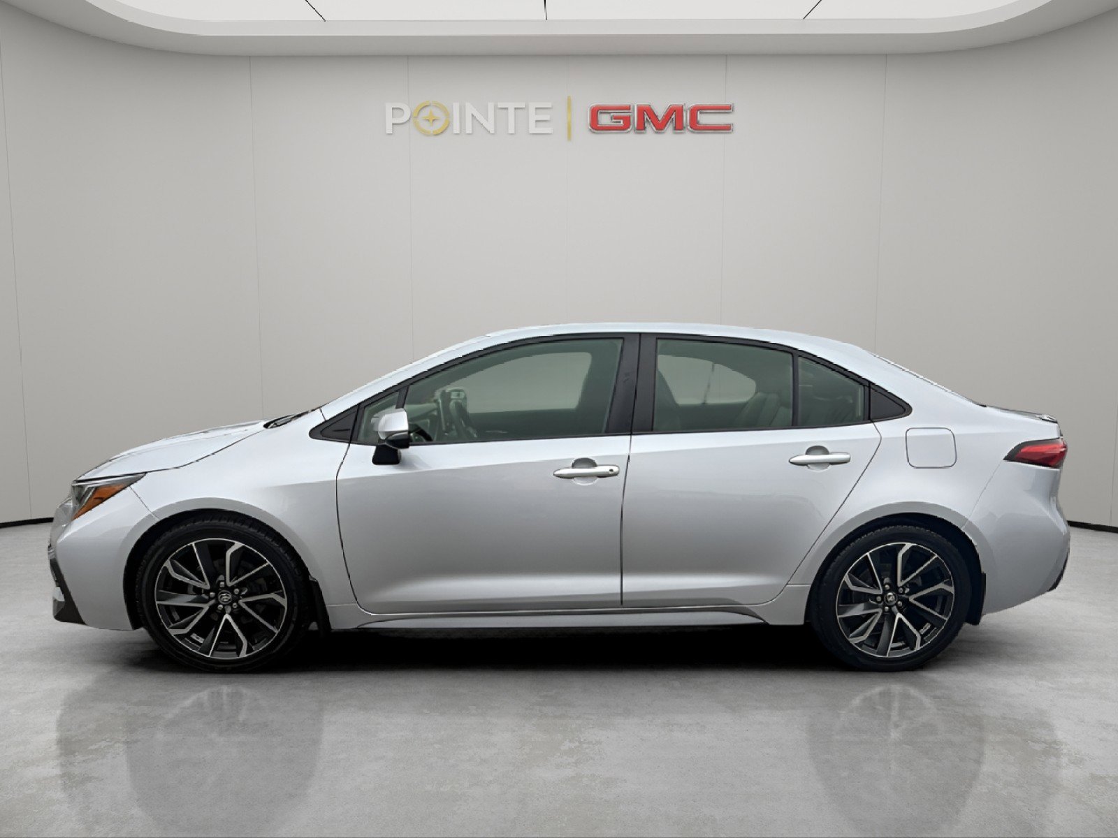 Used 2022 Toyota Corolla XSE w/ Carpet Mat Package (TMS) image 10