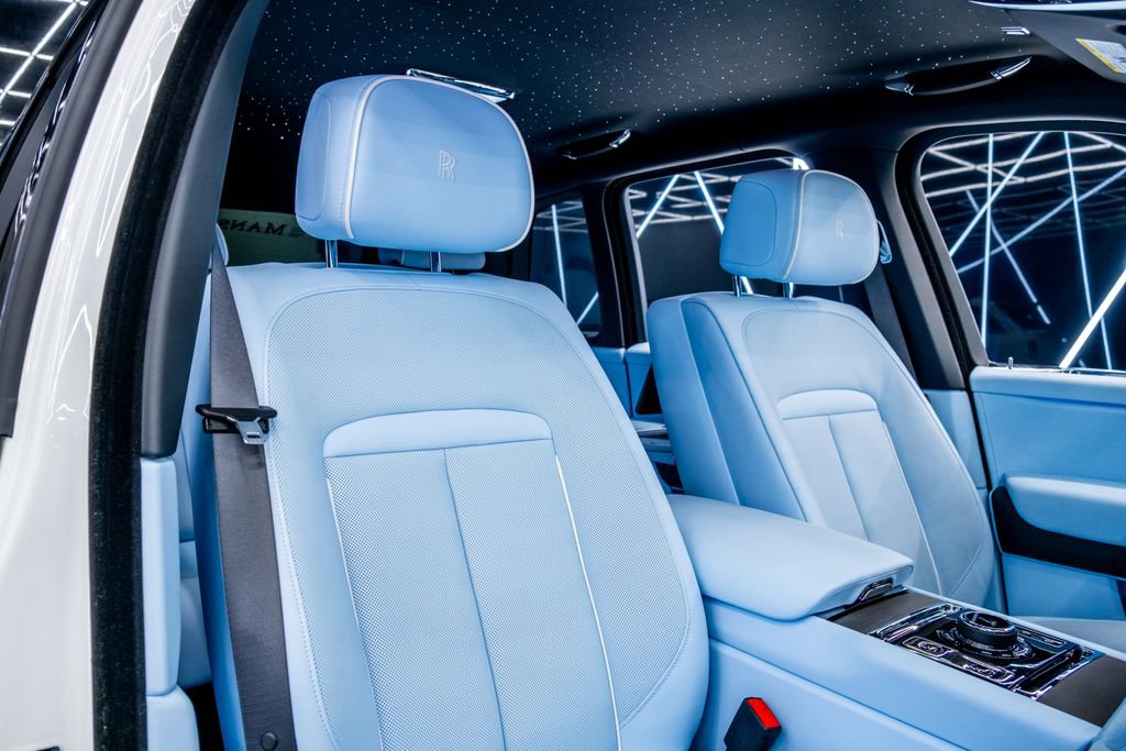 Used 2025 Rolls-Royce Cullinan image 25