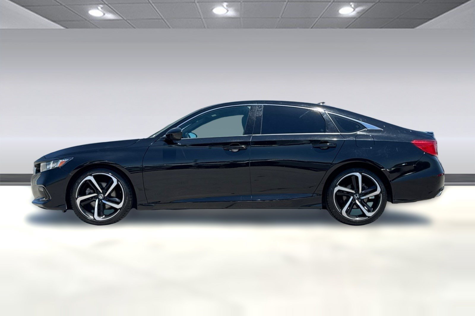 Used 2021 Honda Accord Sport image 2