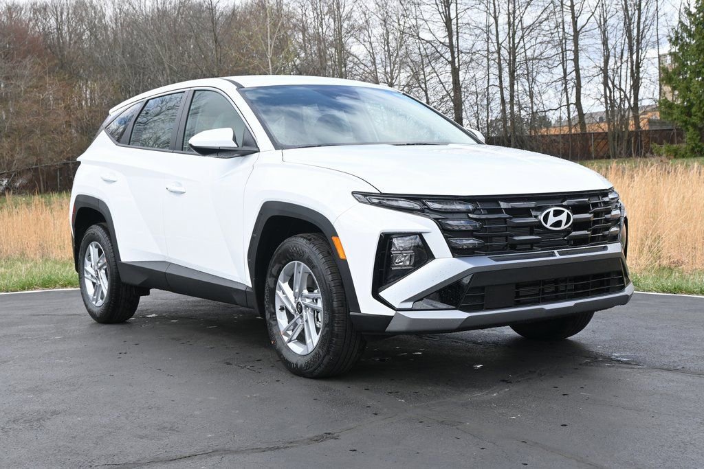 Used 2025 Hyundai Tucson SE AWD/4WD image 1