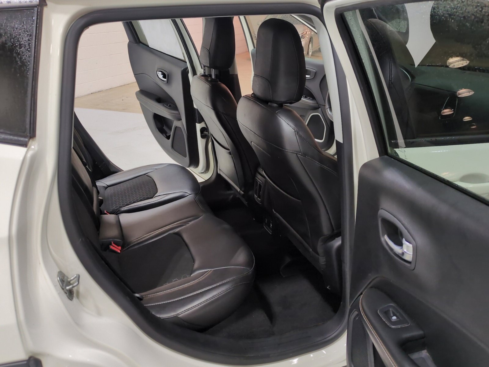 Used 2018 Jeep Compass Latitude w/ Popular Equipment Group AWD/4WD image 11