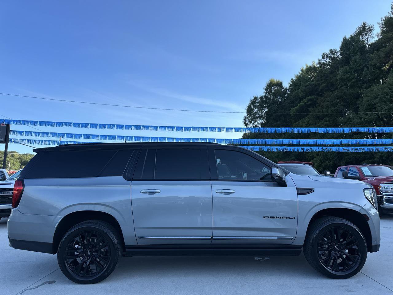 Used 2024 GMC Yukon XL Denali Ultimate AWD/4WD image 8