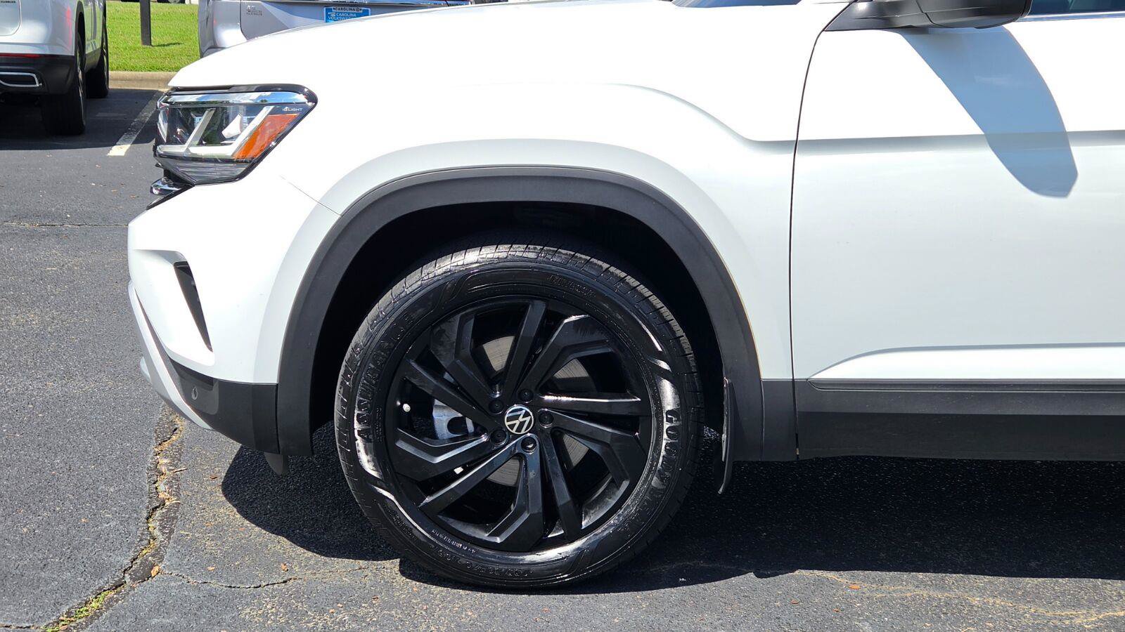 Certified 2023 Volkswagen Atlas SE w/ Black Wheel Package FWD image 13