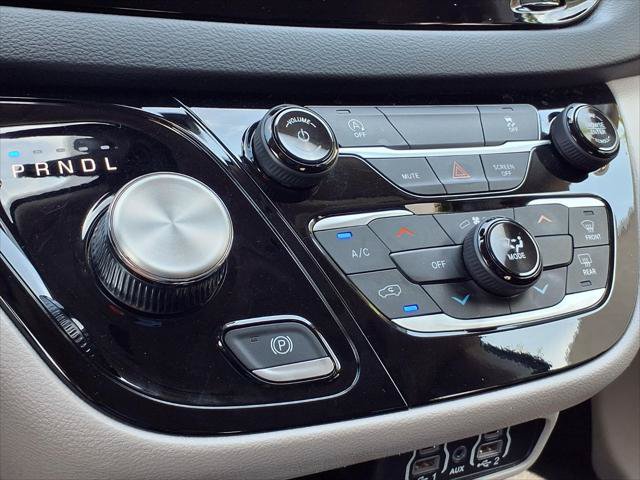 Certified 2023 Chrysler Voyager LX FWD image 13
