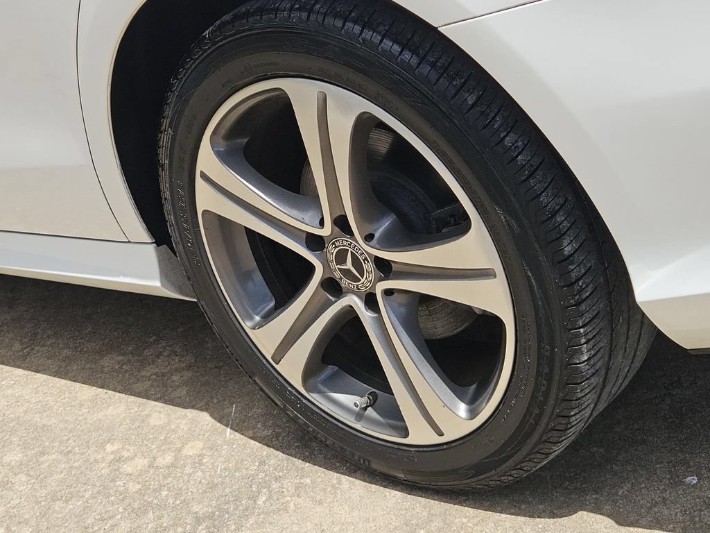 Used 2019 Mercedes-Benz E 300 4MATIC image 8