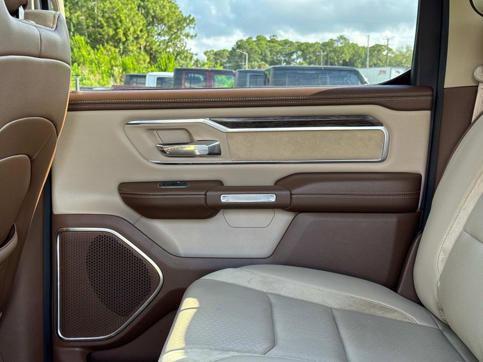 Used 2019 RAM 1500 Laramie AWD/4WD image 14