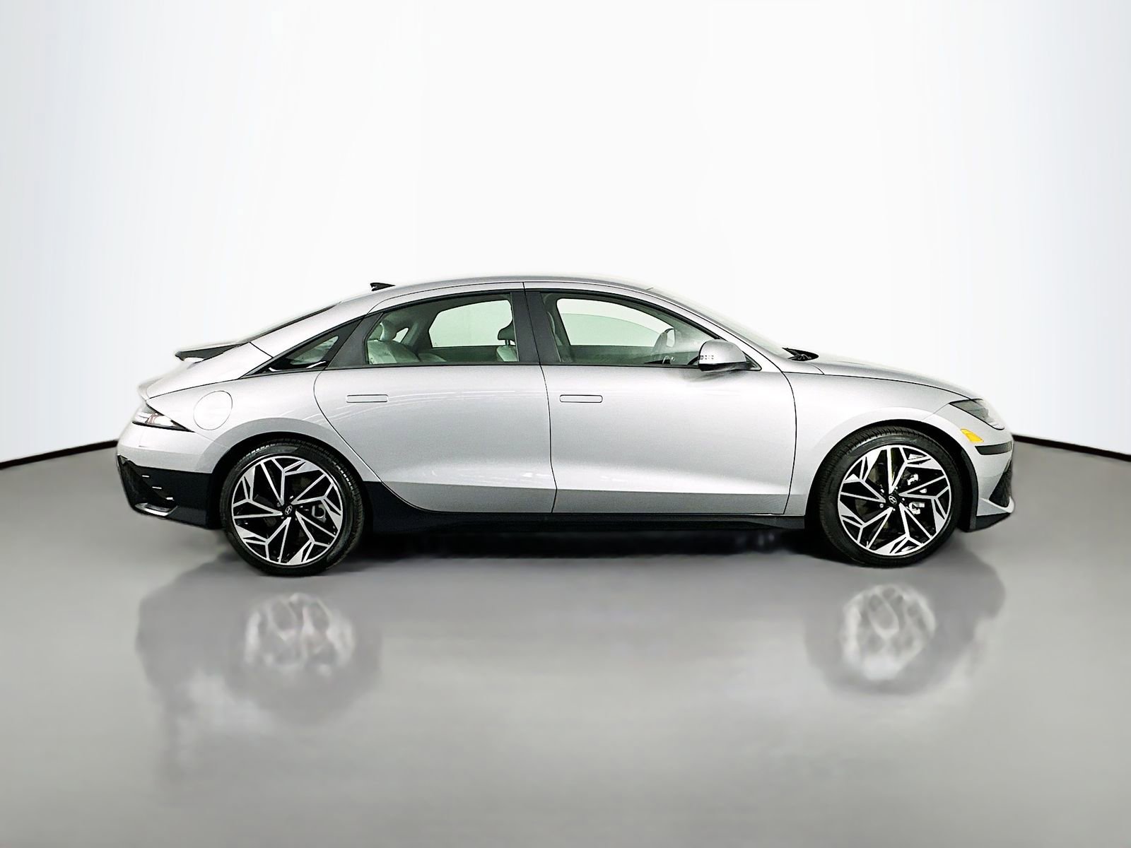 Used 2024 Hyundai Ioniq 6 SEL AWD/4WD image 8