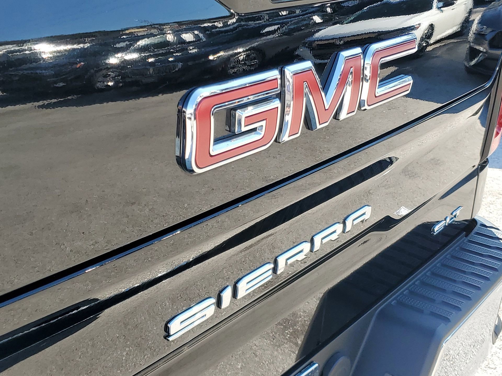 Used 2023 GMC Sierra 1500 SLT w/ SLT Premium Package image 7