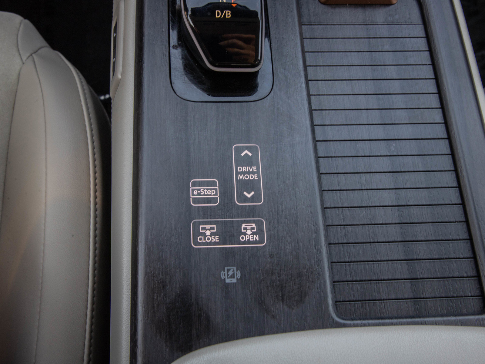 Used 2024 Nissan Ariya AWD image 24