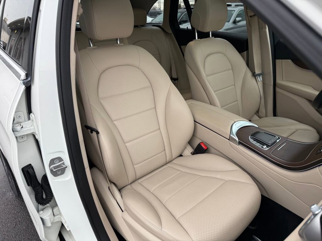 Used 2021 Mercedes-Benz GLC 300 4MATIC image 28