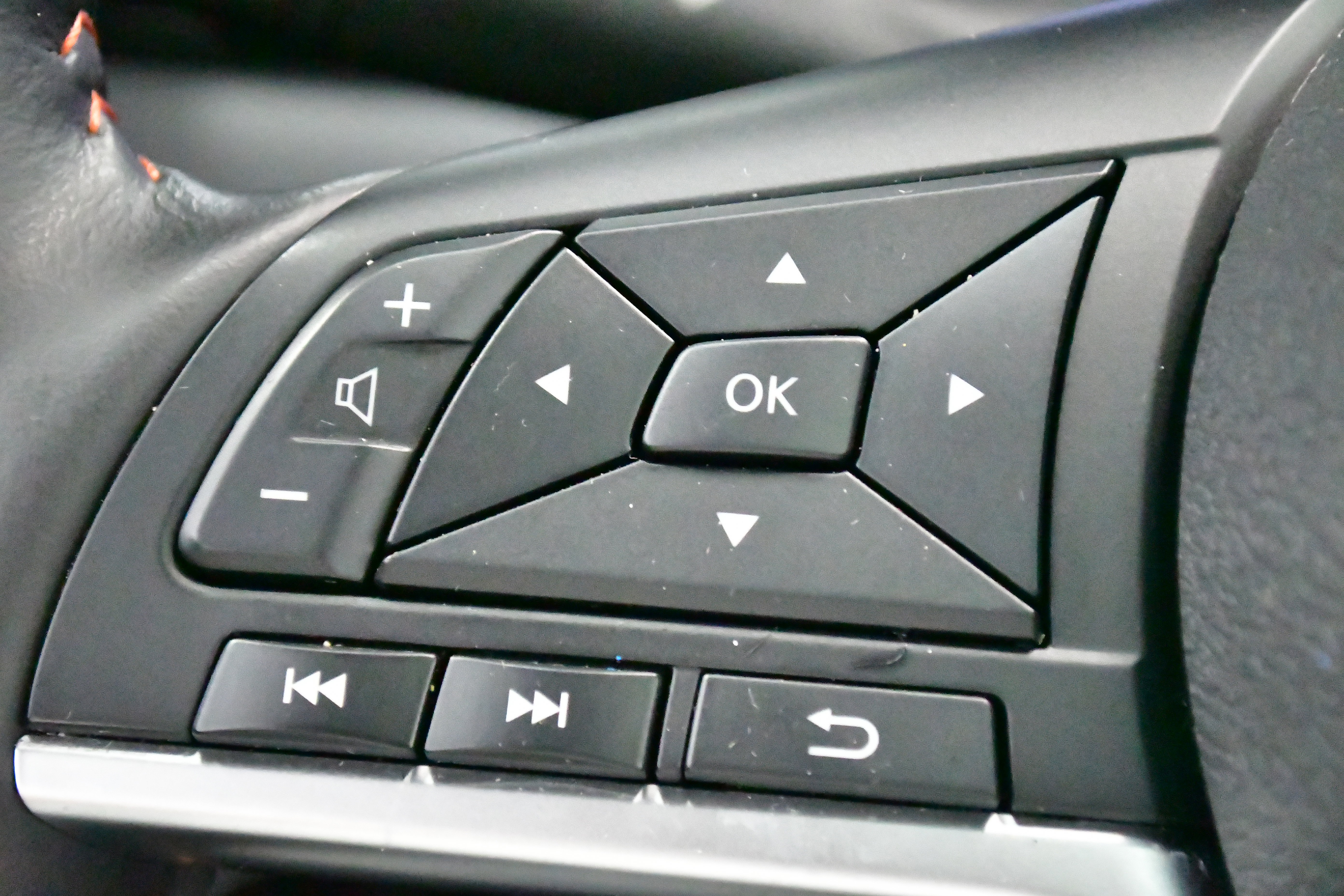 Used 2025 Nissan Sentra SR w/ SR Premium Package image 22