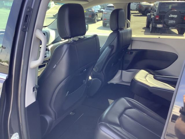 Used 2023 Chrysler Pacifica Touring-L image 25