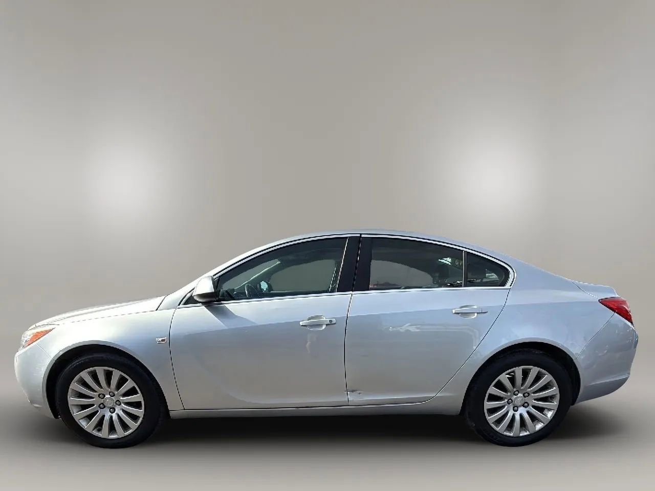 Used 2011 Buick Regal CXL image 2