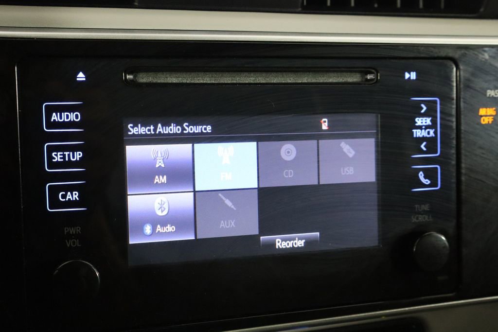 Used 2017 Toyota Corolla LE FWD image 29