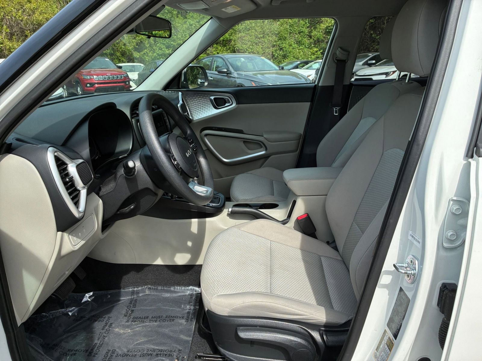 Used 2025 Kia Soul LX w/ LX Technology Package FWD image 23