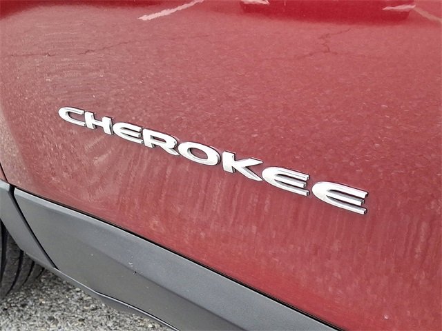 Used 2019 Jeep Cherokee Limited image 34