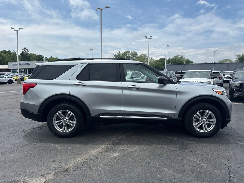 Used 2023 Ford Explorer XLT w/ Equipment Group 202A AWD/4WD image 6