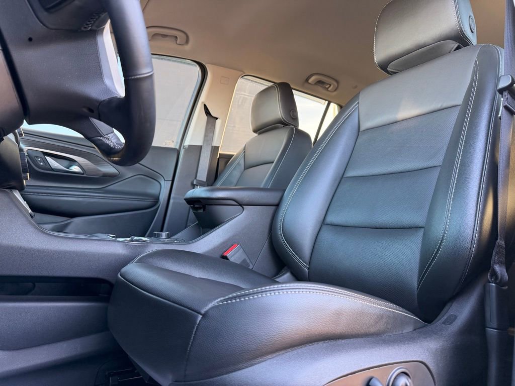 Used 2024 GMC Terrain SLT image 27