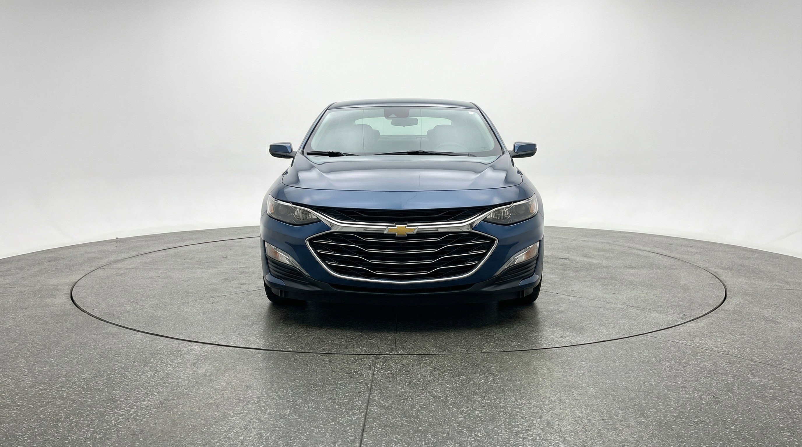 Used 2024 Chevrolet Malibu LT image 2