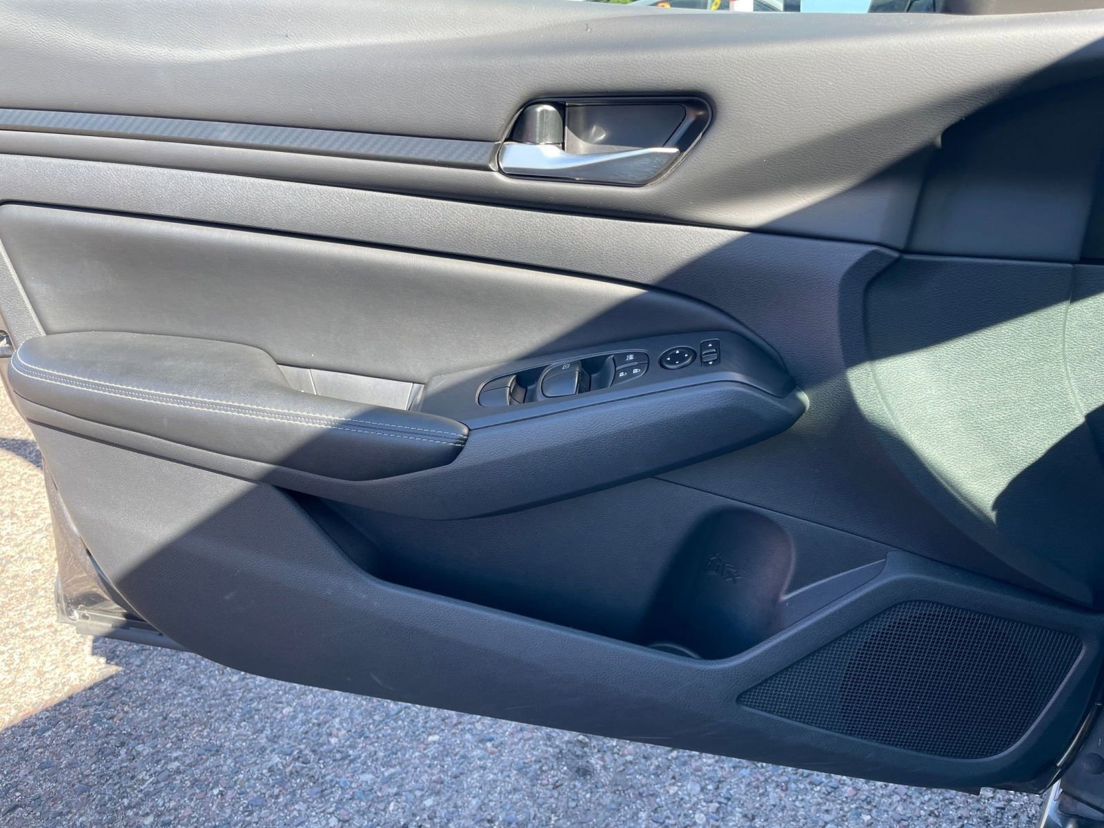 Used 2025 Nissan Altima 2.5 SV image 18