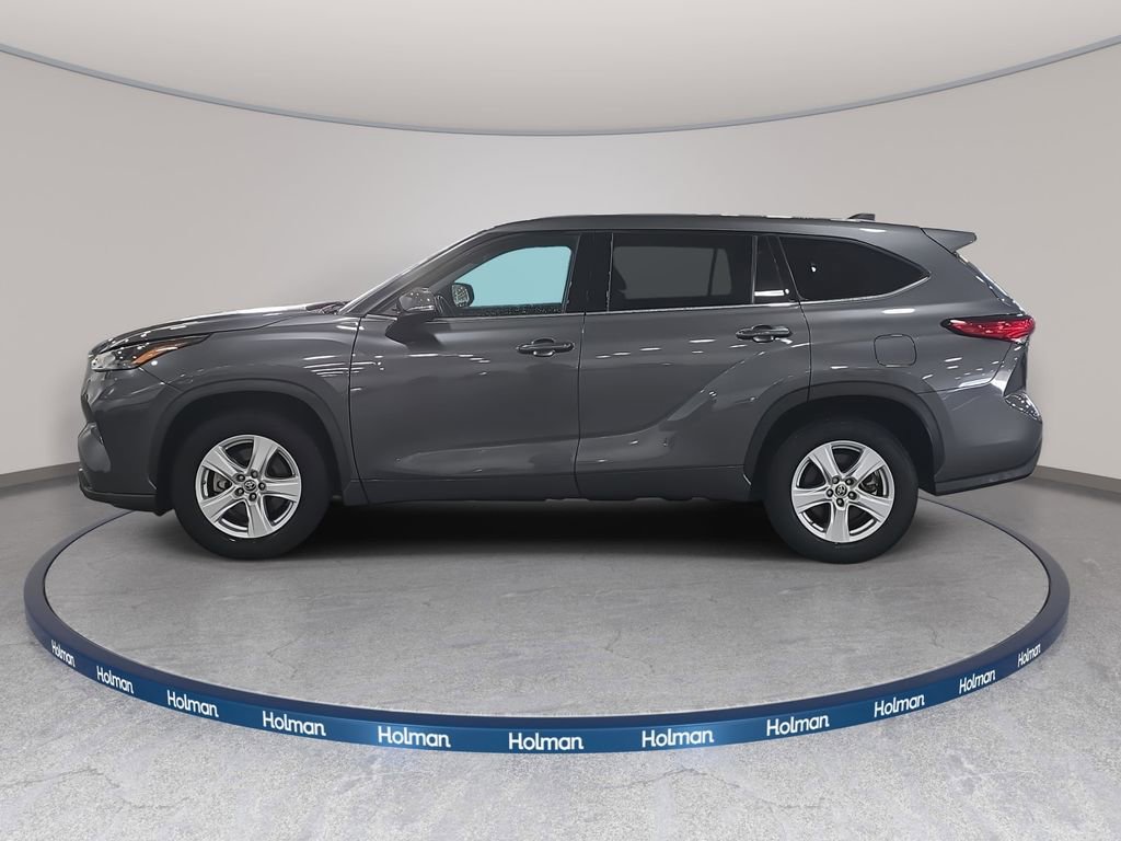 Used 2022 Toyota Highlander LE image 9