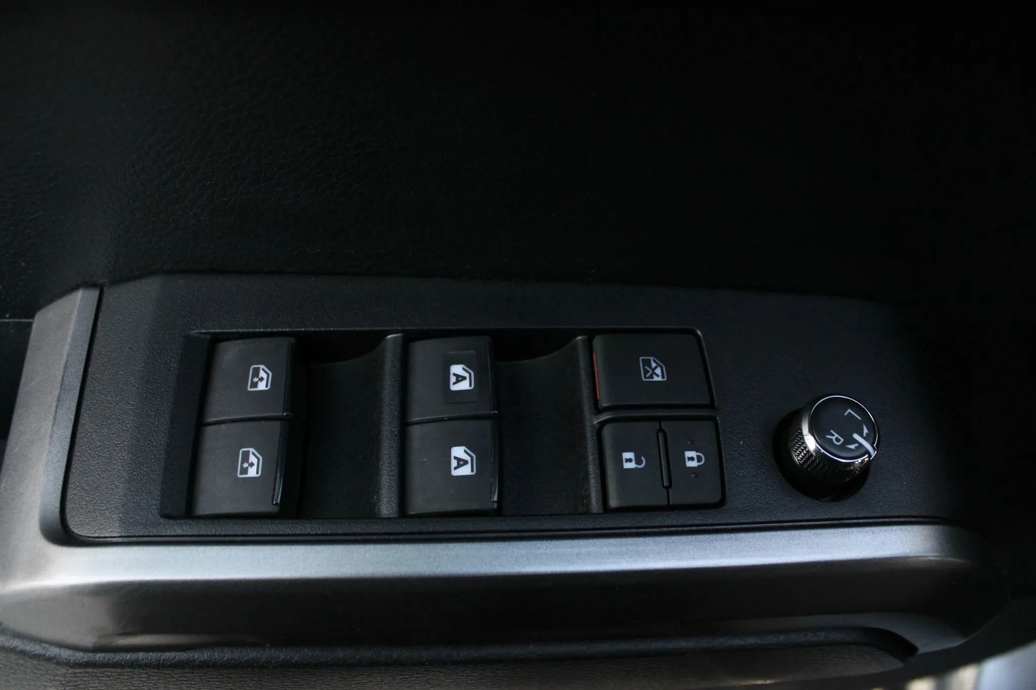 Used 2018 Toyota Tacoma Limited image 11