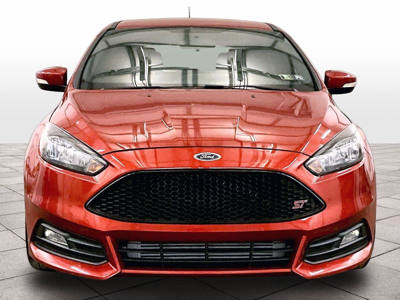 Used 2018 Ford Focus ST FWD image 3