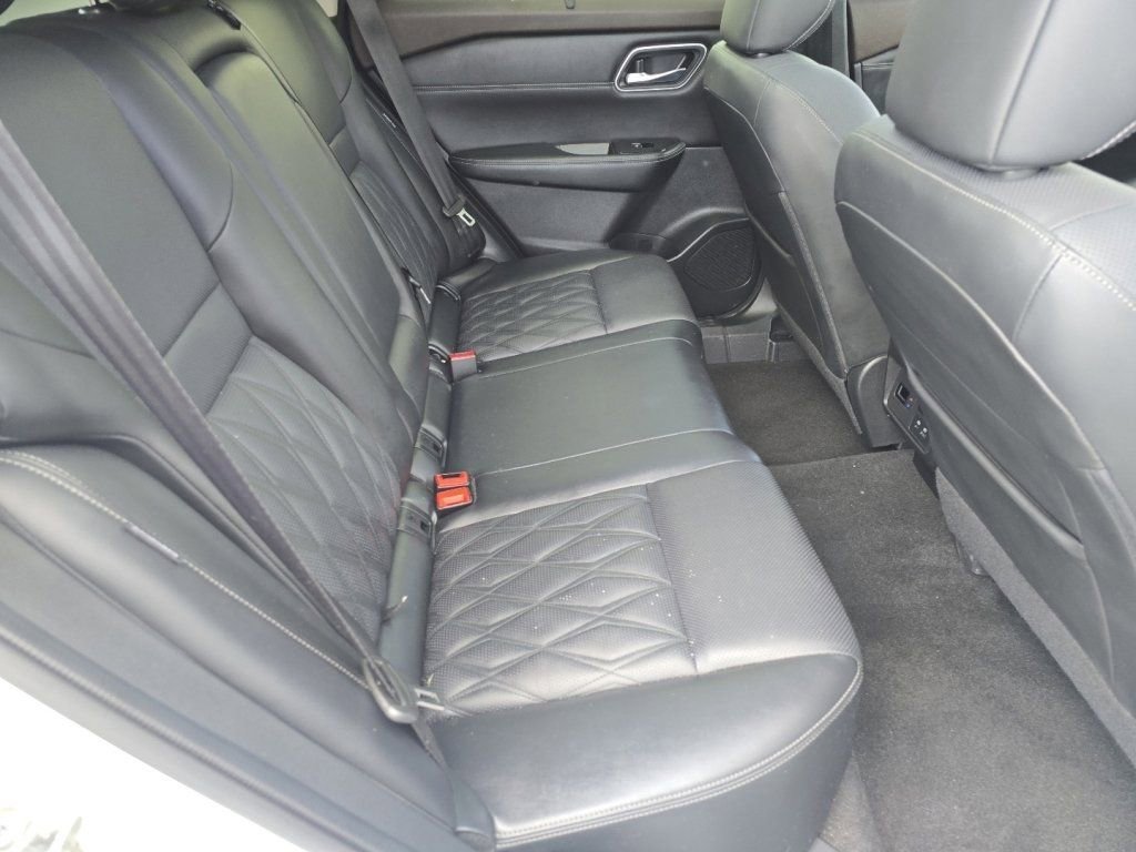 Used 2023 Nissan Rogue Platinum w/ Platinum Premium Package AWD/4WD image 18